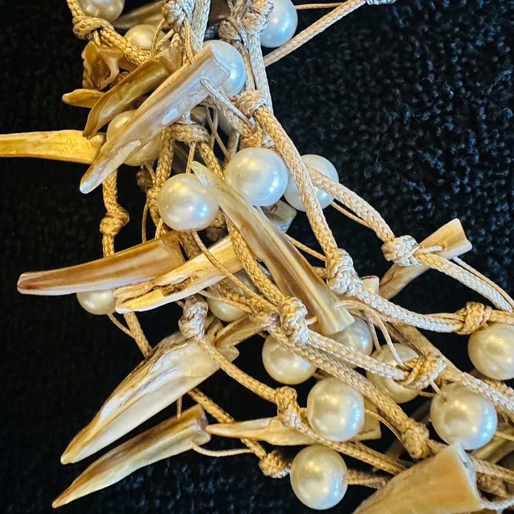Gorgeous Mother-of-Pearl Spheres and Faux Pearls Woven Necklace - Picture 9 of 10